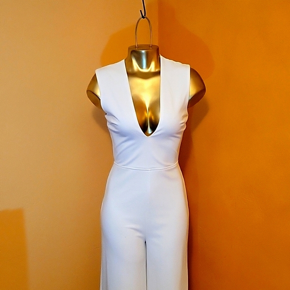LULU'S THINKING OUT LOUD WHITE CUT-OUT JUMPSUIT. SIZE SMALL. - Picture 2 of 11